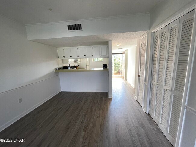 Foto del edificio - 112 Fairway Blvd