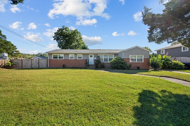 Spacious 4-Bedroom Home with Modern Updates - Spacious 4-Bedroom Home with Modern Updates