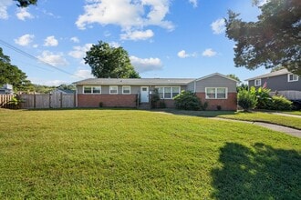 Building Photo - 440 Caren Dr