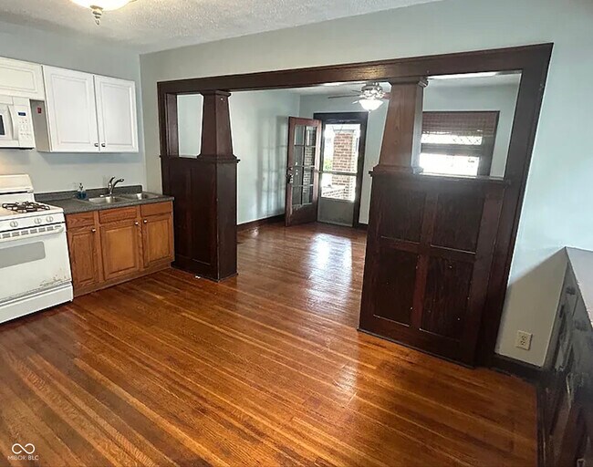 Foto del edificio - 322 N Oakland Ave