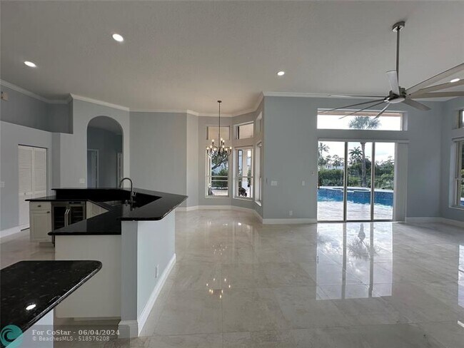 Building Photo - 15683 Cypress Park Dr