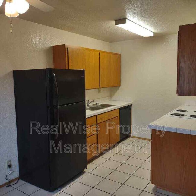 415 W First Ave, Sutherlin, OR 97479 Condo for Rent in Sutherlin, OR