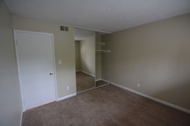 Building Photo - 5001 Waterbury Way