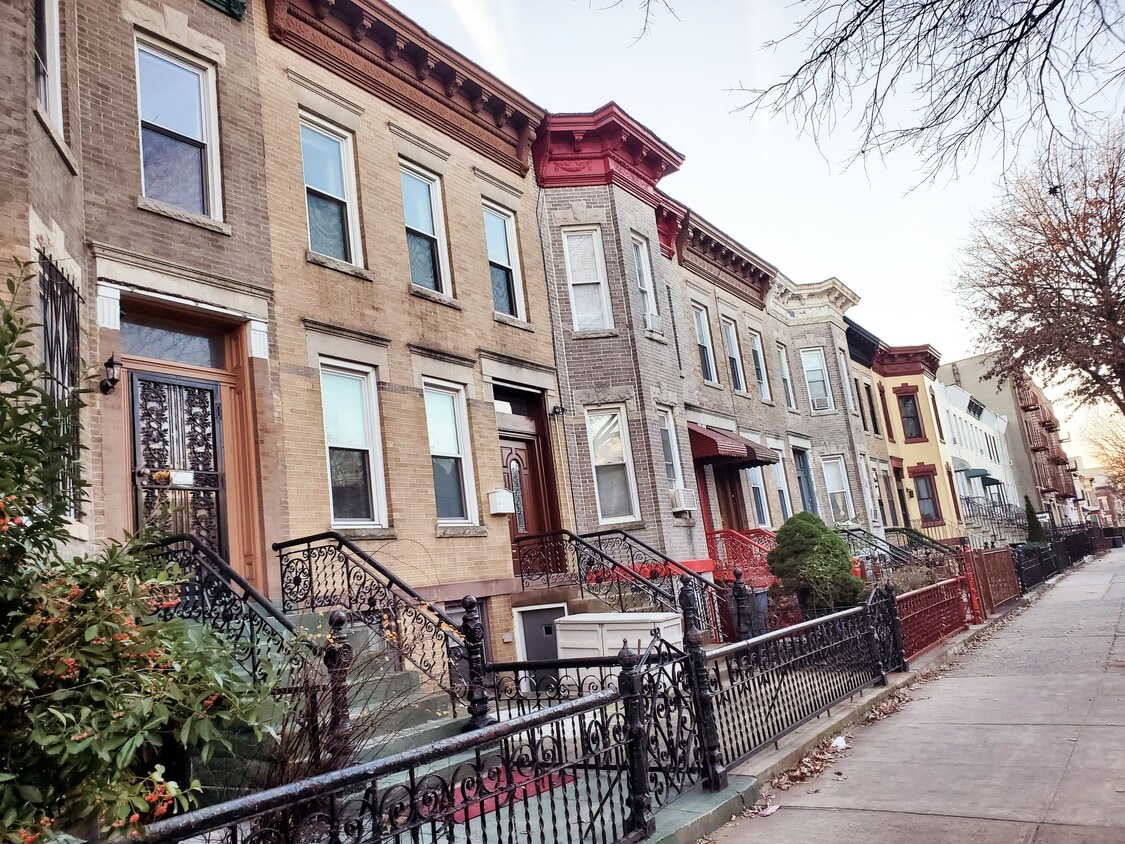 Exterior - 1380 Park Plz