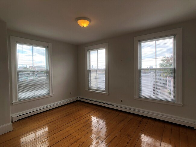 Building Photo - 357 Somerville Ave