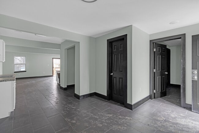 Building Photo - 2496 Malone Ave