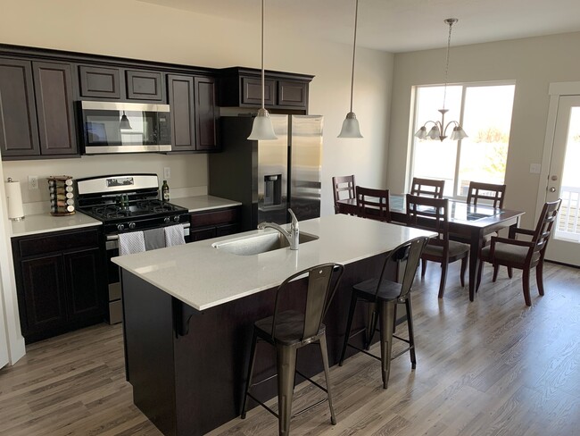 Foto del edificio - 718 N 260 W