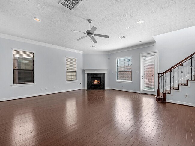 Foto del edificio - 11643 Royal Oaks View