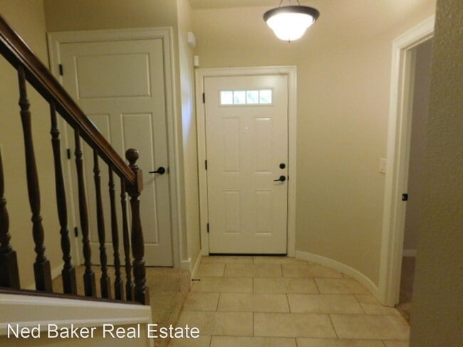 Building Photo - 2 br, 2.5 bath House - 396 Market St. NE