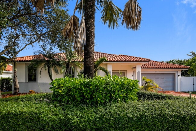 Building Photo - 17321 SW 93rd Ave