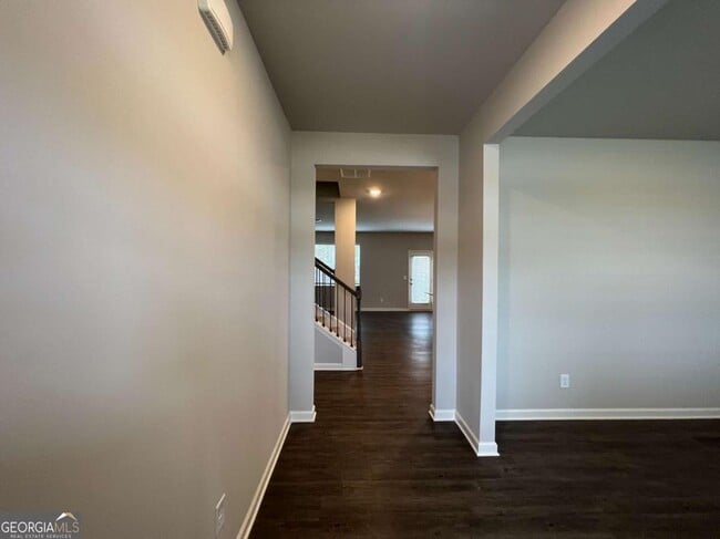 Building Photo - 6599 Bluffview Dr