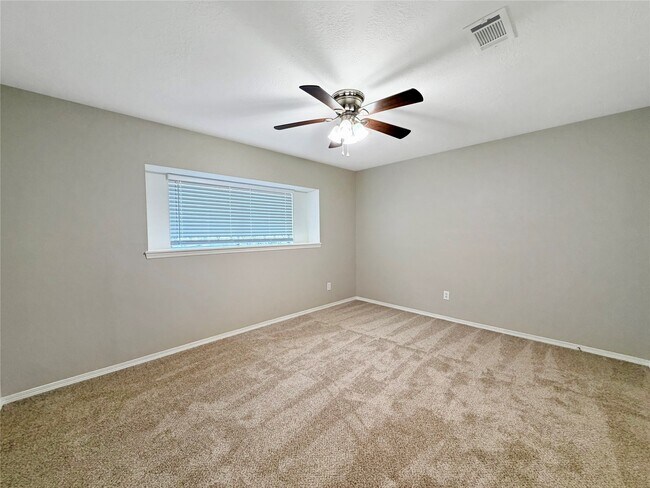 Foto del edificio - 3230 Sycamore Springs Dr