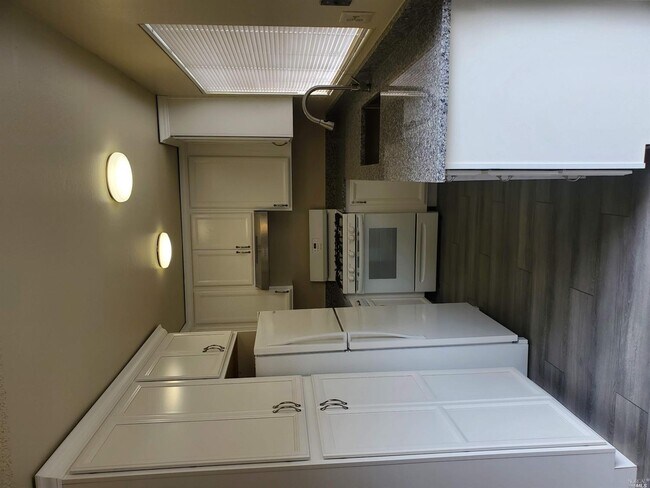 Building Photo - 1403 Gold Way