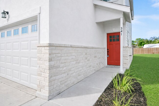 Foto del edificio - **2 Weeks Free!** Beautiful 3 Bedroom Duplex in New Braunfels – Modern Finishes & Great Layout!