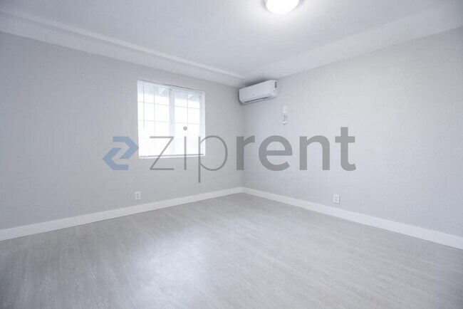Foto del edificio - 7057 Forman Way