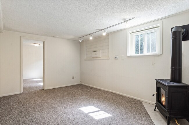 Building Photo - 7841 12th Ave NE