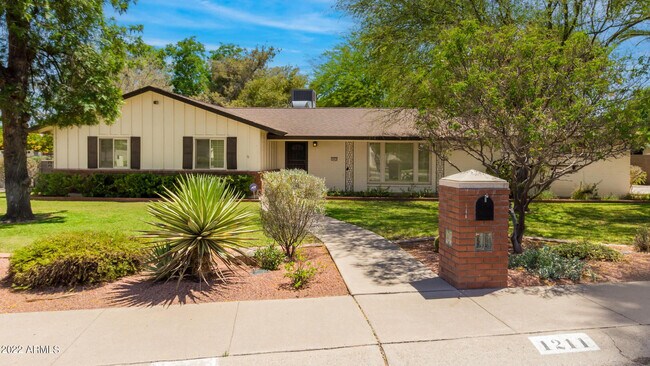 Foto del edificio - 1211 W Hayward Ave