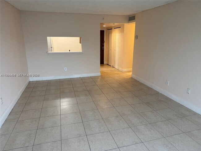 Foto del edificio - 486 NW 165th St