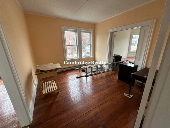 Building Photo - 104 Inman St