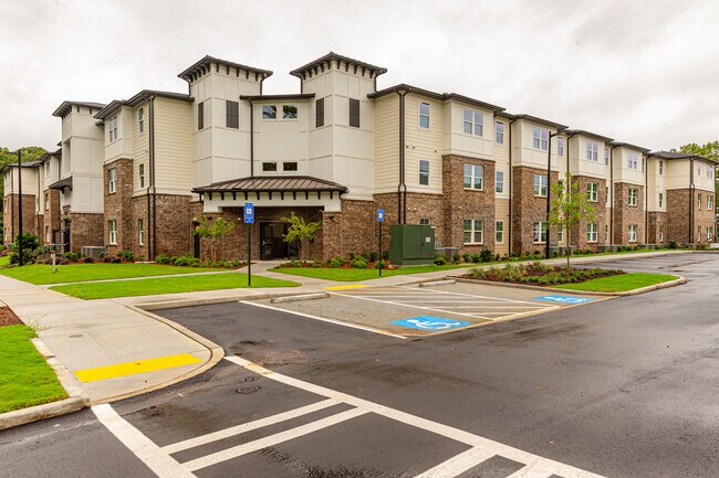 Edificio de entrada exterior - Brentwood Commons
