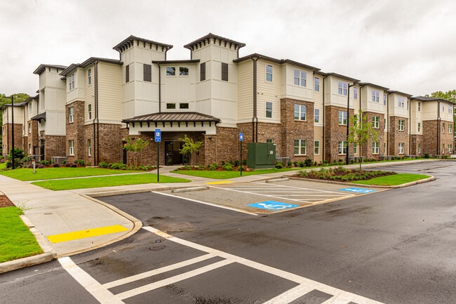 Exterior Entrance Building - Brentwood Commons