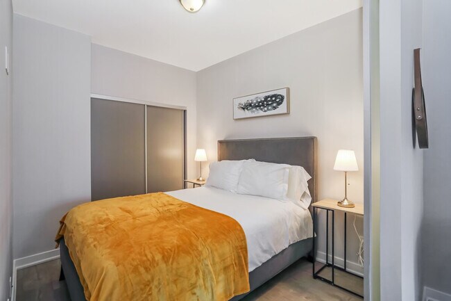 Photo du bâtiment - 208 Adelaide St W