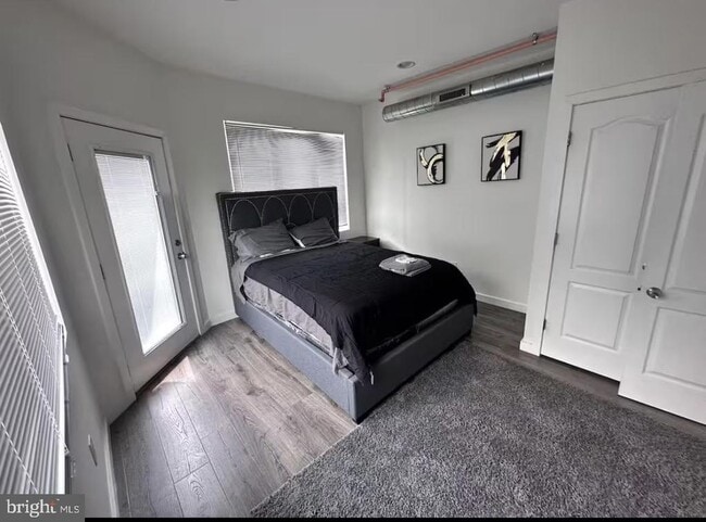 Building Photo - 117 W Girard Ave