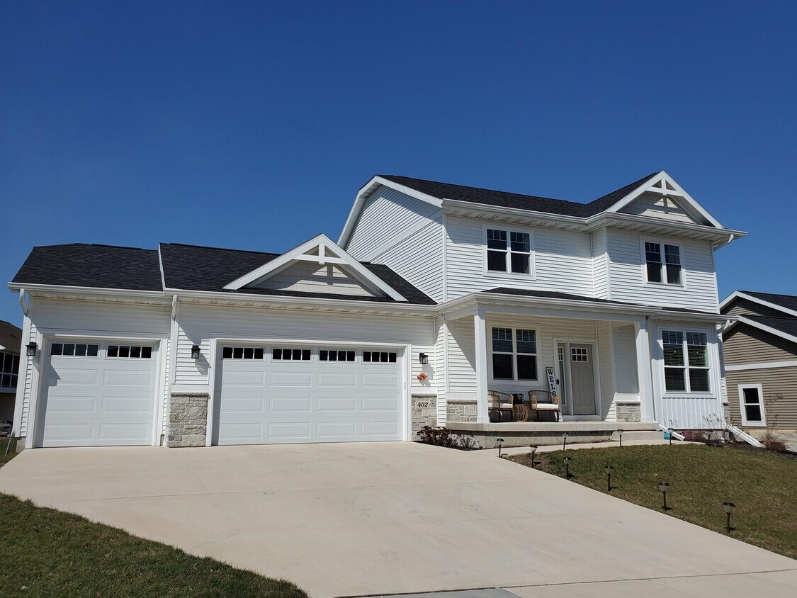 402 Molly Ln, Cottage Grove, WI 53527 House Rental in Cottage Grove