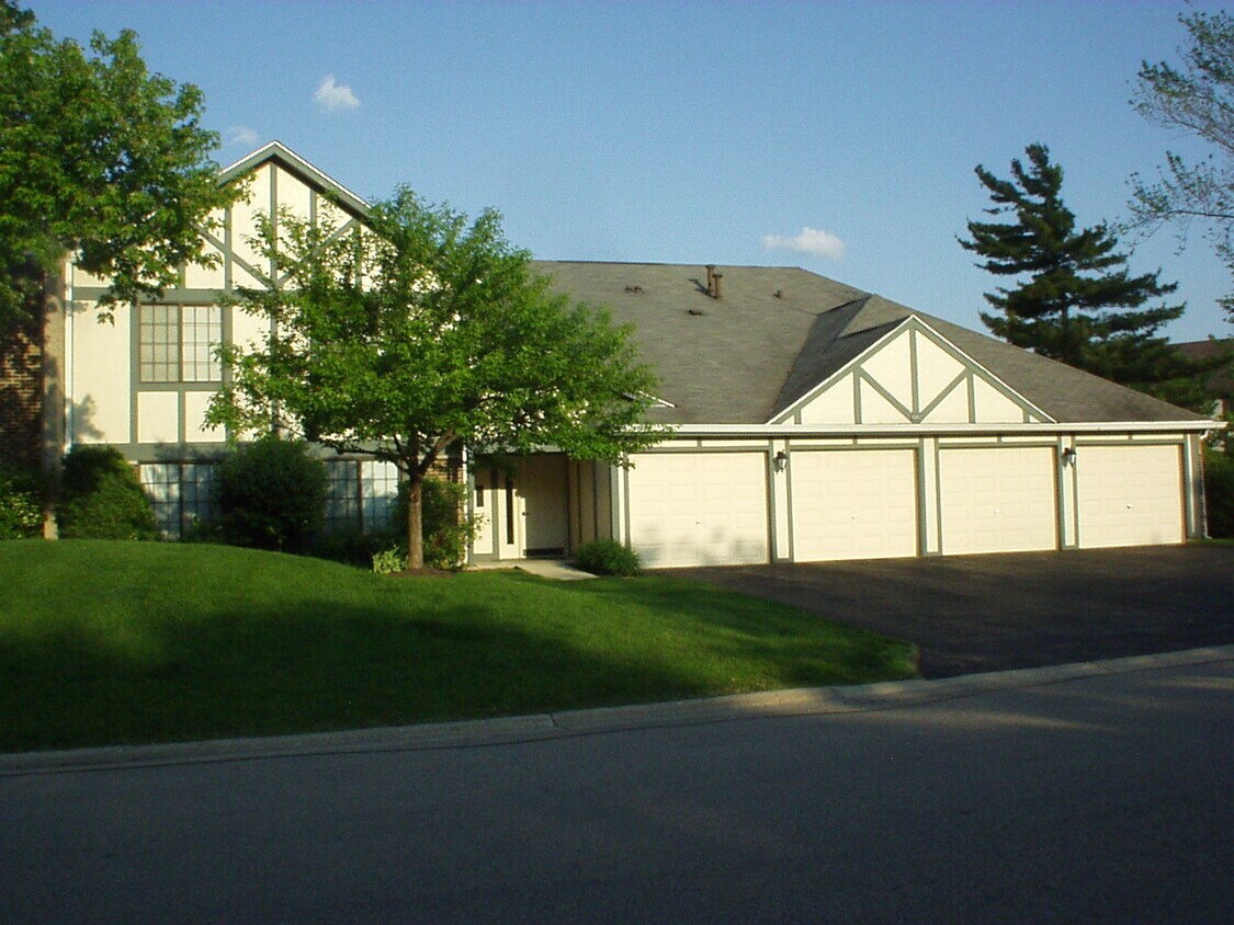 Primary Photo - 1962 Hidden Creek Cir