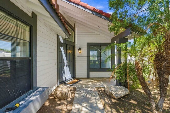 Building Photo - 15630 Half Moon Dr