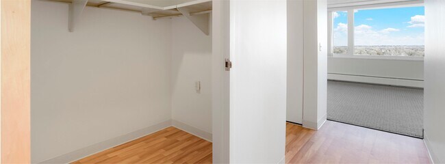 Building Photo - 1055 Adams Cir