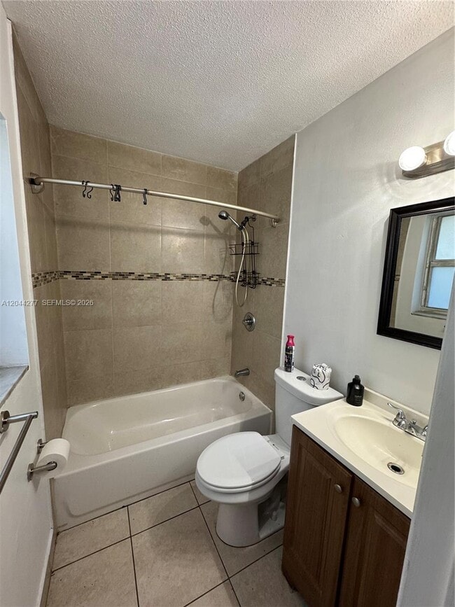 Foto del edificio - 3608 NW 104th Ave