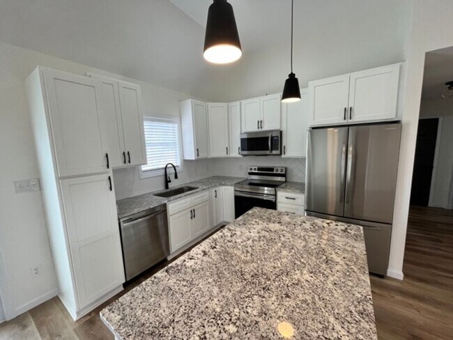 Foto del edificio - 204 Franklin Sq - Beautifully Updated Home in Bonaire