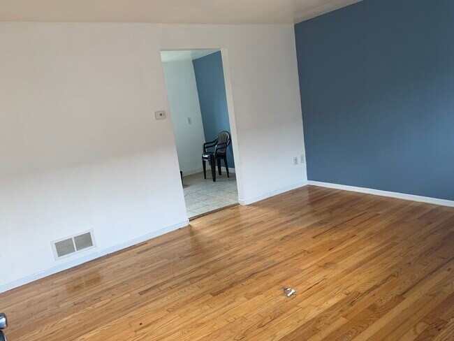 Living Room - 446 Brierly Ln