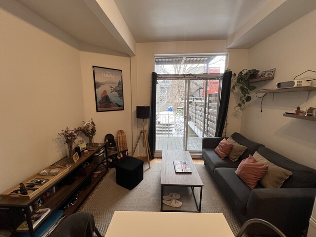 Building Photo - 4661-4665 Rue Saint-Urbain