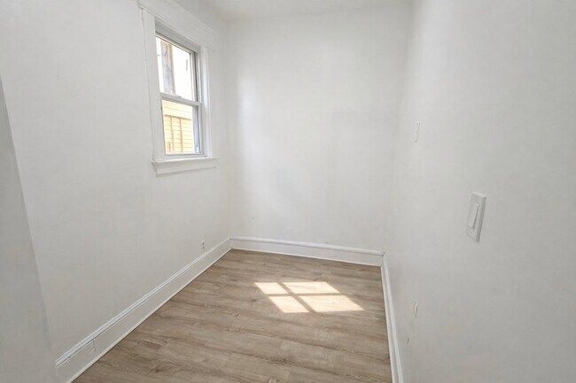 Building Photo - 878 S 19th St