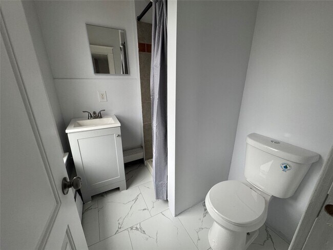 Building Photo - 28 Emma St