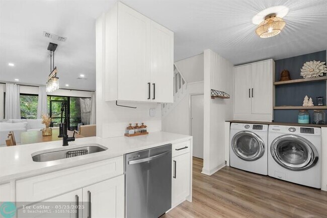 Foto del edificio - 4908 NW 82nd Ave