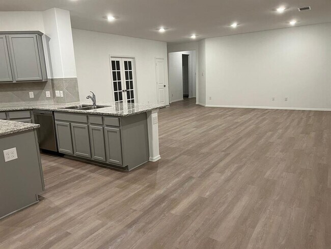 Foto del edificio - 5115 Twin Summit Dr