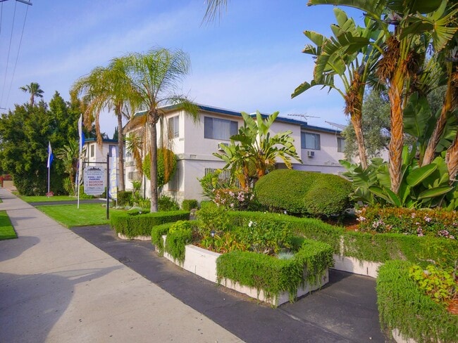 Interior Photo - 6944-6954 Coldwater Canyon Ave