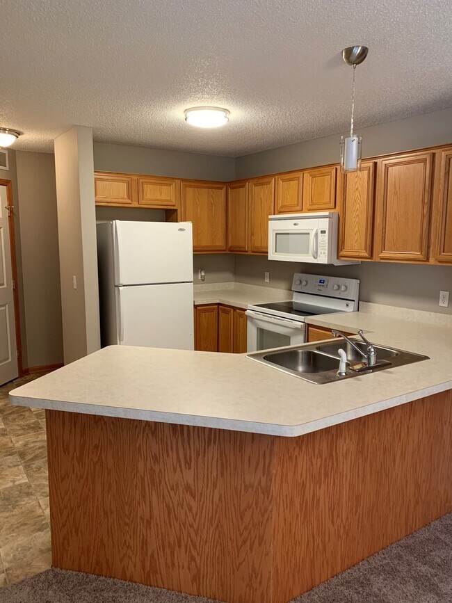 Building Photo - 3 Bed/1.5 Bath Townhome Cottage Gove- Avai...