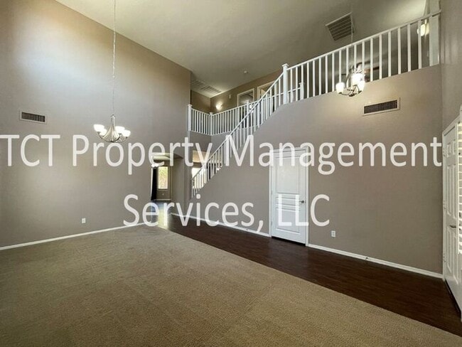 Foto del edificio - Updated 4 Bedroom on Corner Lot!