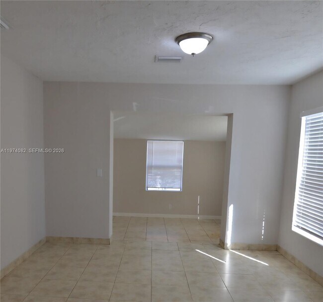 Foto del edificio - 731 NW 17th Ct