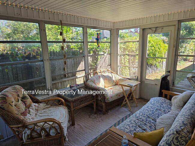 Foto del edificio - College rental 5 bedroom 4 bathroom Now sh...