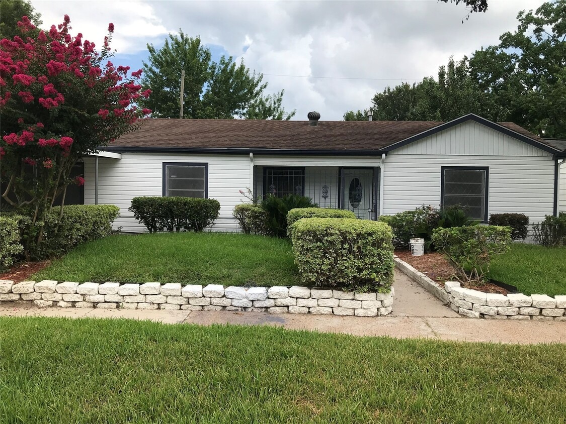 Primary Photo - 225 Lena Dr