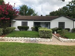 Building Photo - 225 Lena Dr