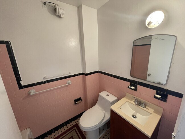 Building Photo - 6224 Algon Ave
