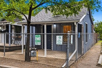 Building Photo - 107 Beso Ln