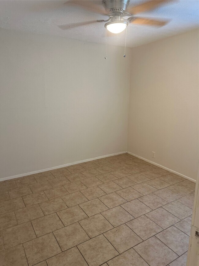 Foto del edificio - 9301 Chesterfield Dr