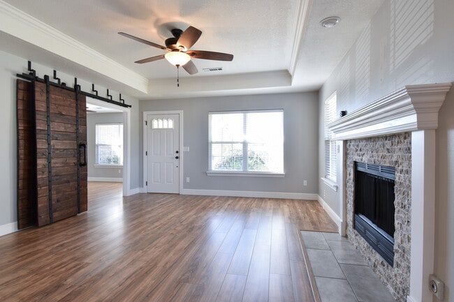 Building Photo - 701 Earls Ct